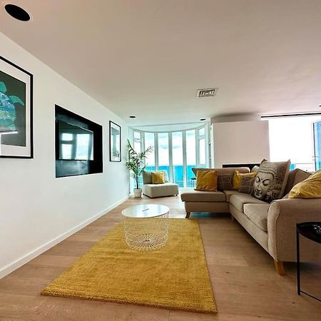 Stunning Panoramic Sea View Beach Location - Sleeps Up To 4 People - Free Parking - The Best Beach! - Great Location - Fast Wifi - Smart Tv - Newly Decorated - Sleeps Up To 4! Close To Bournemouth & Poole Town Centre & Sandbanks 外观 照片
