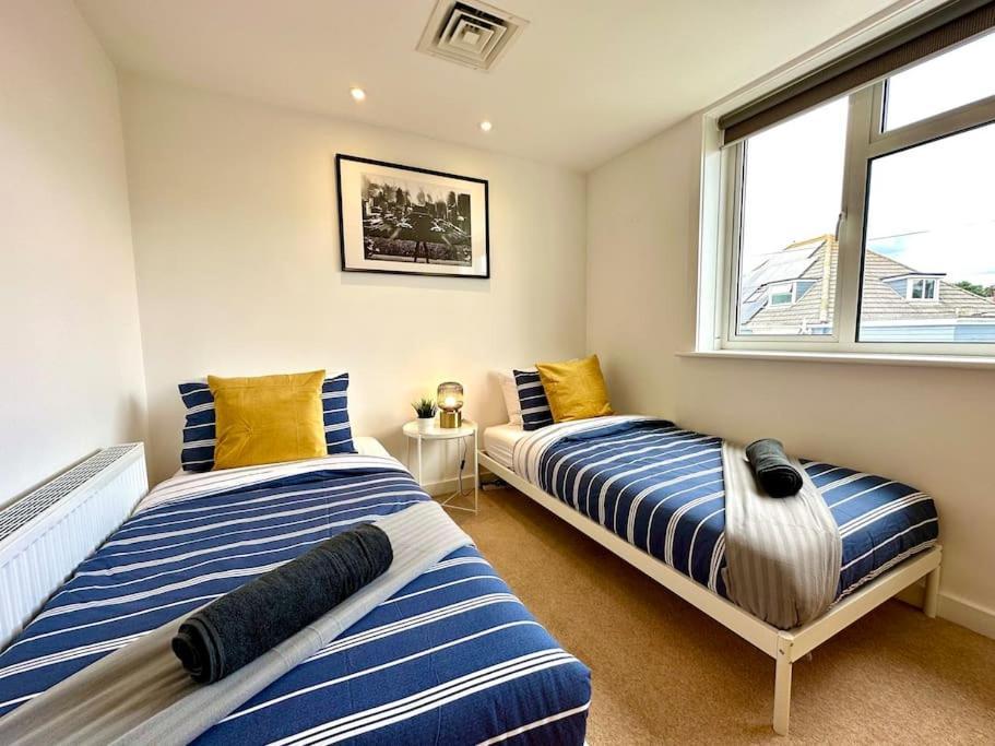 Stunning Panoramic Sea View Beach Location - Sleeps Up To 4 People - Free Parking - The Best Beach! - Great Location - Fast Wifi - Smart Tv - Newly Decorated - Sleeps Up To 4! Close To Bournemouth & Poole Town Centre & Sandbanks 外观 照片