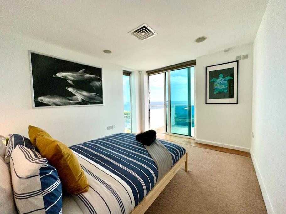 Stunning Panoramic Sea View Beach Location - Sleeps Up To 4 People - Free Parking - The Best Beach! - Great Location - Fast Wifi - Smart Tv - Newly Decorated - Sleeps Up To 4! Close To Bournemouth & Poole Town Centre & Sandbanks 外观 照片