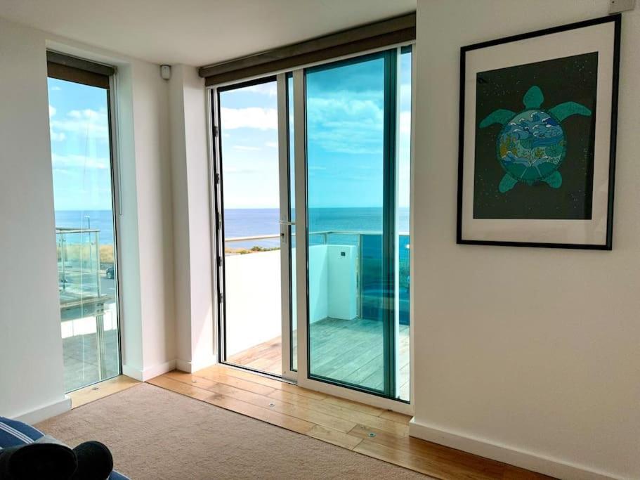 Stunning Panoramic Sea View Beach Location - Sleeps Up To 4 People - Free Parking - The Best Beach! - Great Location - Fast Wifi - Smart Tv - Newly Decorated - Sleeps Up To 4! Close To Bournemouth & Poole Town Centre & Sandbanks 外观 照片