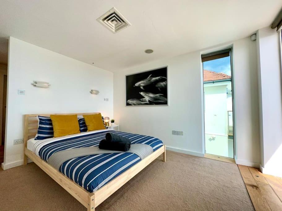 Stunning Panoramic Sea View Beach Location - Sleeps Up To 4 People - Free Parking - The Best Beach! - Great Location - Fast Wifi - Smart Tv - Newly Decorated - Sleeps Up To 4! Close To Bournemouth & Poole Town Centre & Sandbanks 外观 照片